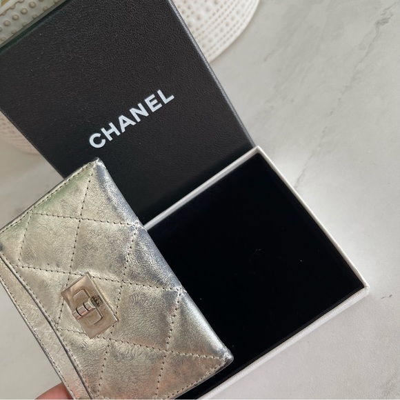 Chanel Quilted Silver  Metallic Leather Reissue Turnlock Card Holder Wallet - Picture 7 of 9